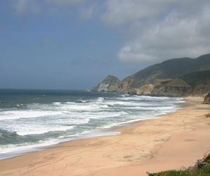 Montara Beach, framed by picturesque headlands to the north, is a Bay Area favorite. Photo by Manny Vannucci on Flickr.
