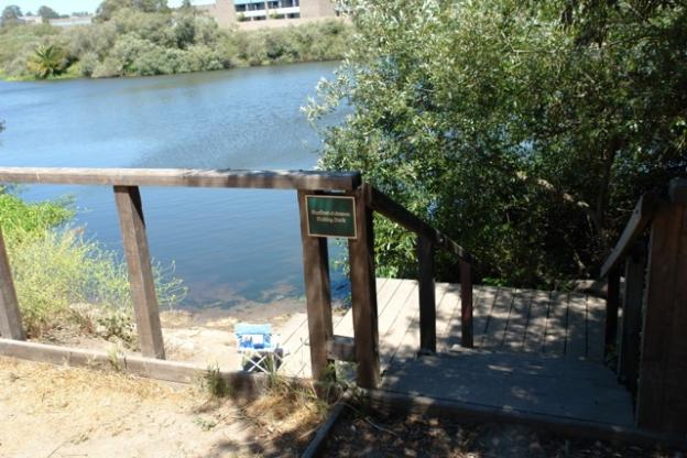 The fishing dock, accessible from a pathway near the west side trailhead. 