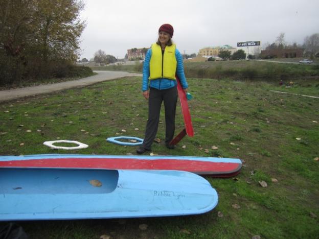 Becca Moeller demonstrated rapid disassembly of the "Dos Lados" by means of brace removal and lengthwise folding. And it's all thanks to the Boy Scouts. Hilltromper photo.