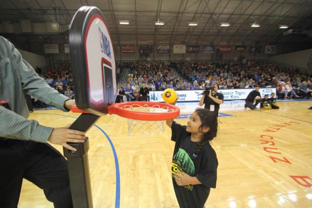 Leiva Santiago, 5, took home the trophy. Chip Scheuer photo.