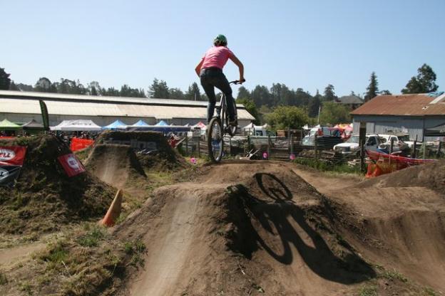 Having made her name in the competitive dirt jumping world, Lisa (Myklak) Tharp demonstrated top form at the Sugar Showdown in 2013 at the Santa Cruz Mountain Bike Festival. She will return to the festival this year as a dirt jumping coach with Kat Sweet of Sweetlines. 