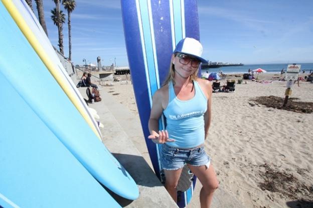 Nina Ke'alohi Dodge gives the international surfer's salute. (Chip Scheuer)