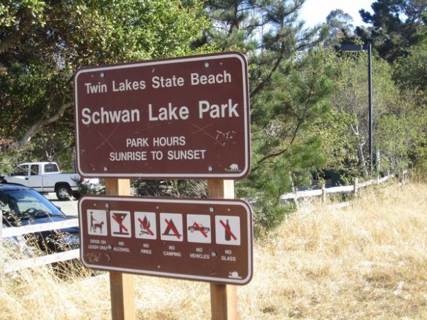 Unlike many state parklands, Schwan Lake Park allows dogs on leash. Hilltromper photo.