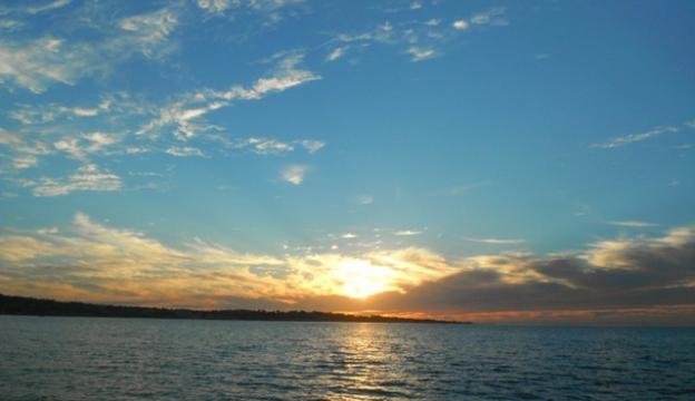 Watching the sunset as we cruise back to the harbor. Photo by Hanae Armitage.
