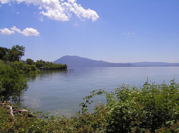 Clear Lake, California. Photo by C Fang/Wikimedia Commons.