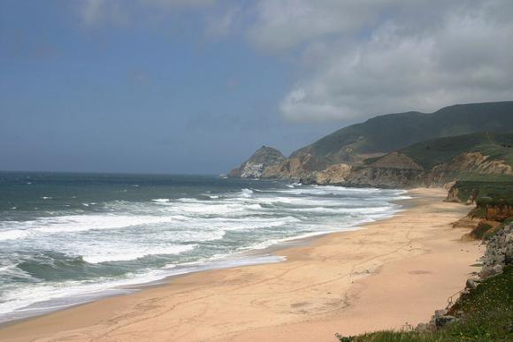 Montara Beach, framed by picturesque headlands to the north, is a Bay Area favorite. Photo by Manny Vannucci on Flickr.