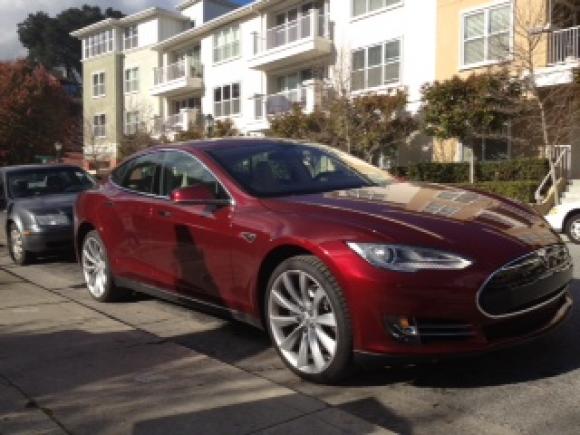 Tesla S electric car parked in Santa Cruz. Hilltromper photo. 