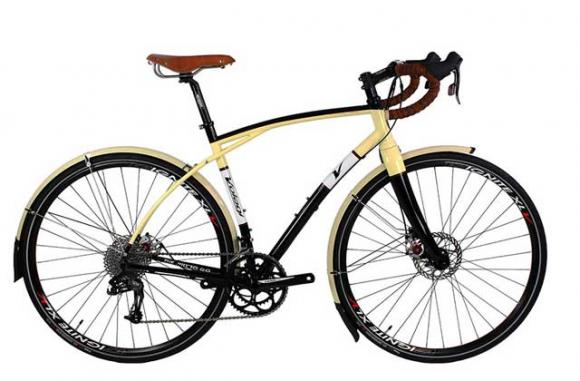 The curved tubes of Volagi's Longbow Flex design give this steel-frame Viaje an organic look. 